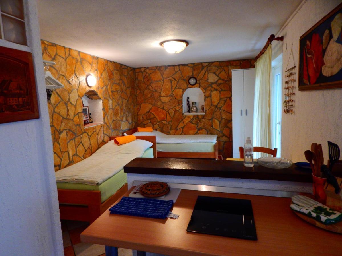 Adrienn Apartments Stari Grad  Dış mekan fotoğraf
