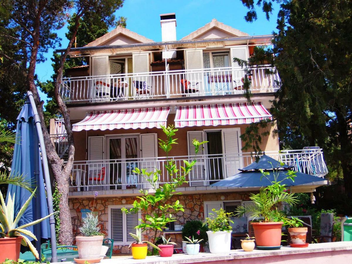 Adrienn Apartments Stari Grad  Dış mekan fotoğraf